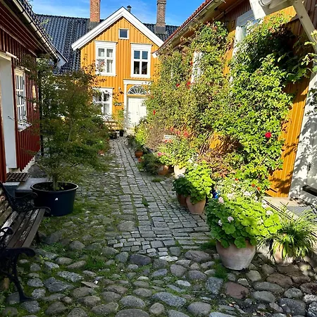 Tollgaarden Gjestegaard Bed & Breakfast Larvik