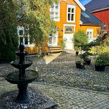 Tollgaarden Gjestegaard Bed & Breakfast 3*