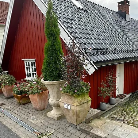 Tollgaarden Gjestegaard 住宿加早餐酒店