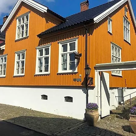 Tollgaarden Gjestegaard فندق مبيت وإفطار لارفيك