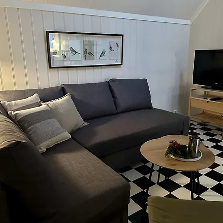 Tollgaarden Gjestegaard 住宿加早餐酒店 拉尔维克
