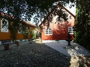Tollgaarden Gjestegaard 住宿加早餐酒店 3*
