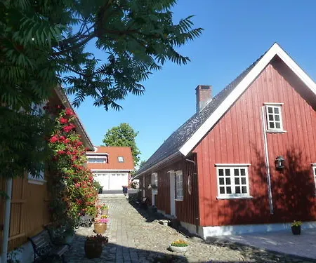 Tollgaarden Gjestegaard 3* Larvik