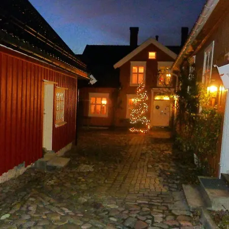 Tollgaarden Gjestegaard 住宿加早餐酒店 3*