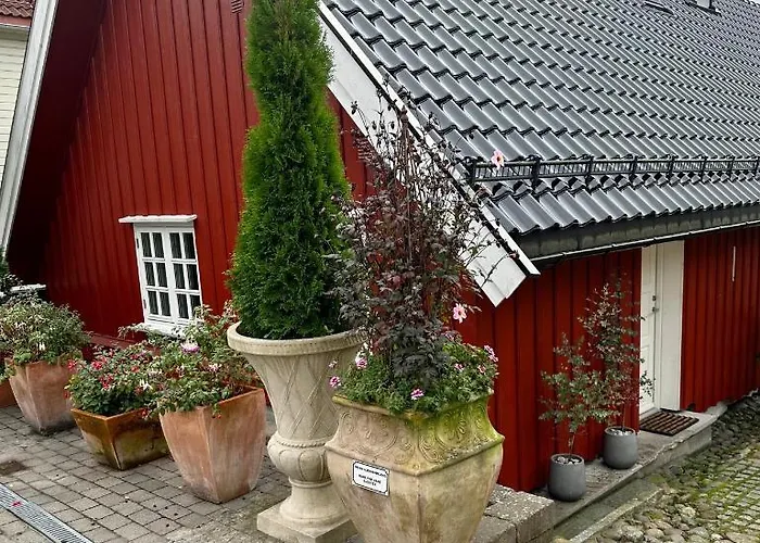 Tollgaarden Gjestegaard Bed & Breakfast