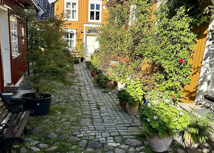 Tollgaarden Gjestegaard Bed & Breakfast 3*